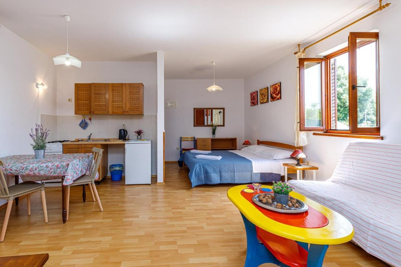 Apartments Pernar Poreč Eksteriør bilde